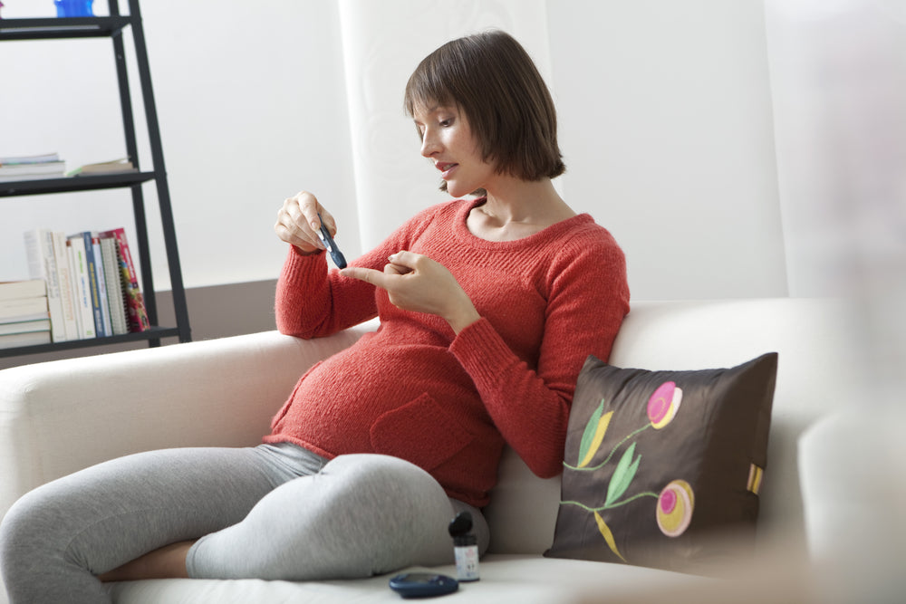 pregnant woman measuring insulin